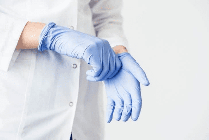 cách tháo mang găng tay chuẩn 