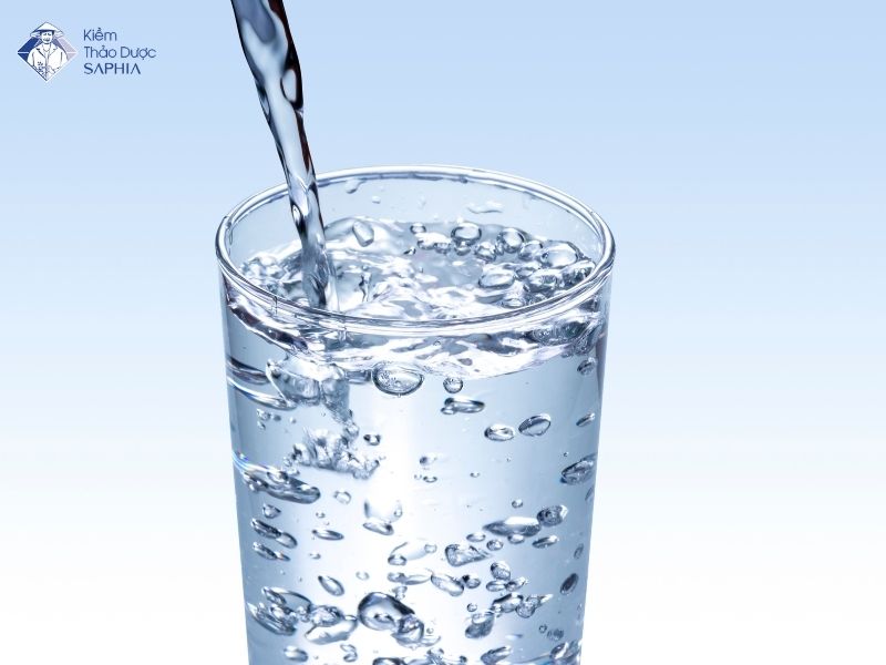 Ai nên và không nên sử dụng nước kiềm thường xuyên?